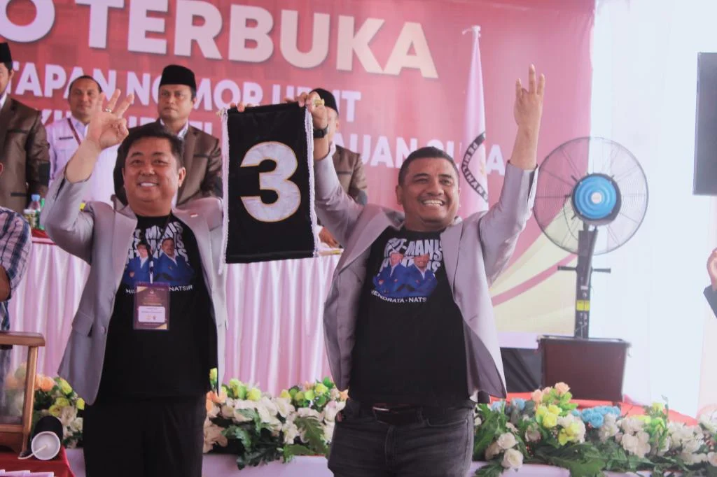 Ketika Paslon HT-MANIS mendapatkan nomor urut 3 dalam pengundian nomor urut yang digelar oleh KPU Sula (Istimewa)