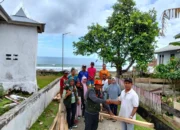 Pemda Sula Serahkan Bantuan ke Korban Angin Puting Beliung di Desa Nahi