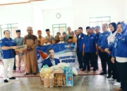 Jelang HUT Demokrat ke 24, DPC Sula Gelar Aksi Sosial Bagi Sembako di Pesantren