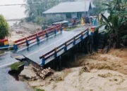 Cuaca Ekstrem, BPBD Sula Gerak Cepat Atasi Jembtan Putus di Desa Bega