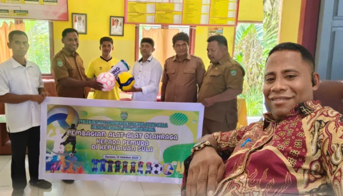 Dispora Kepulauan Sula Salurkan Bantuan Sarana Olahraga