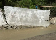 Talud Penahan Banjir di Desa Baleha Patah, Kontraktor Siap Lakukan Perbaikan