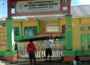 Pemberhentian Kepsek SMPN 2 Mangoli Selatan Tuai Penolakan, Warga dan Orang Tua Murid Palang Sekolah