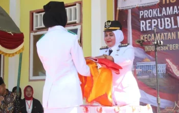 Perdana, Camat Ernawati Sapsuha Jadi Irup Peringati HUT RI ke-81 di Mangoli Utara Timur