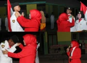 Camat Mangoli Utara Timur Resmi Kukuhkan Paskibraka HUT ke-81 RI